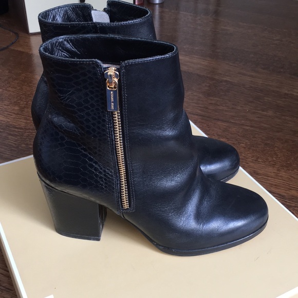 Michael kors booties - Picture 7 of 9